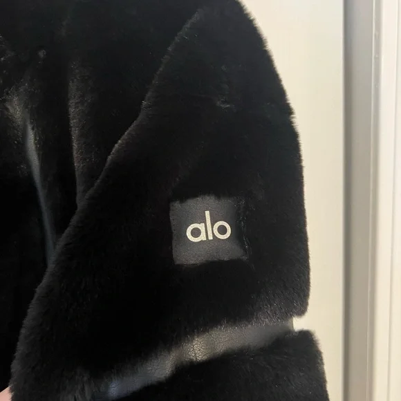 ALO Yoga Black Teddy Jacket - Picture 3 of 7